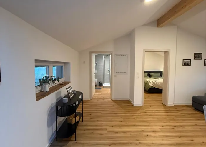 Leni Vacation Hattert